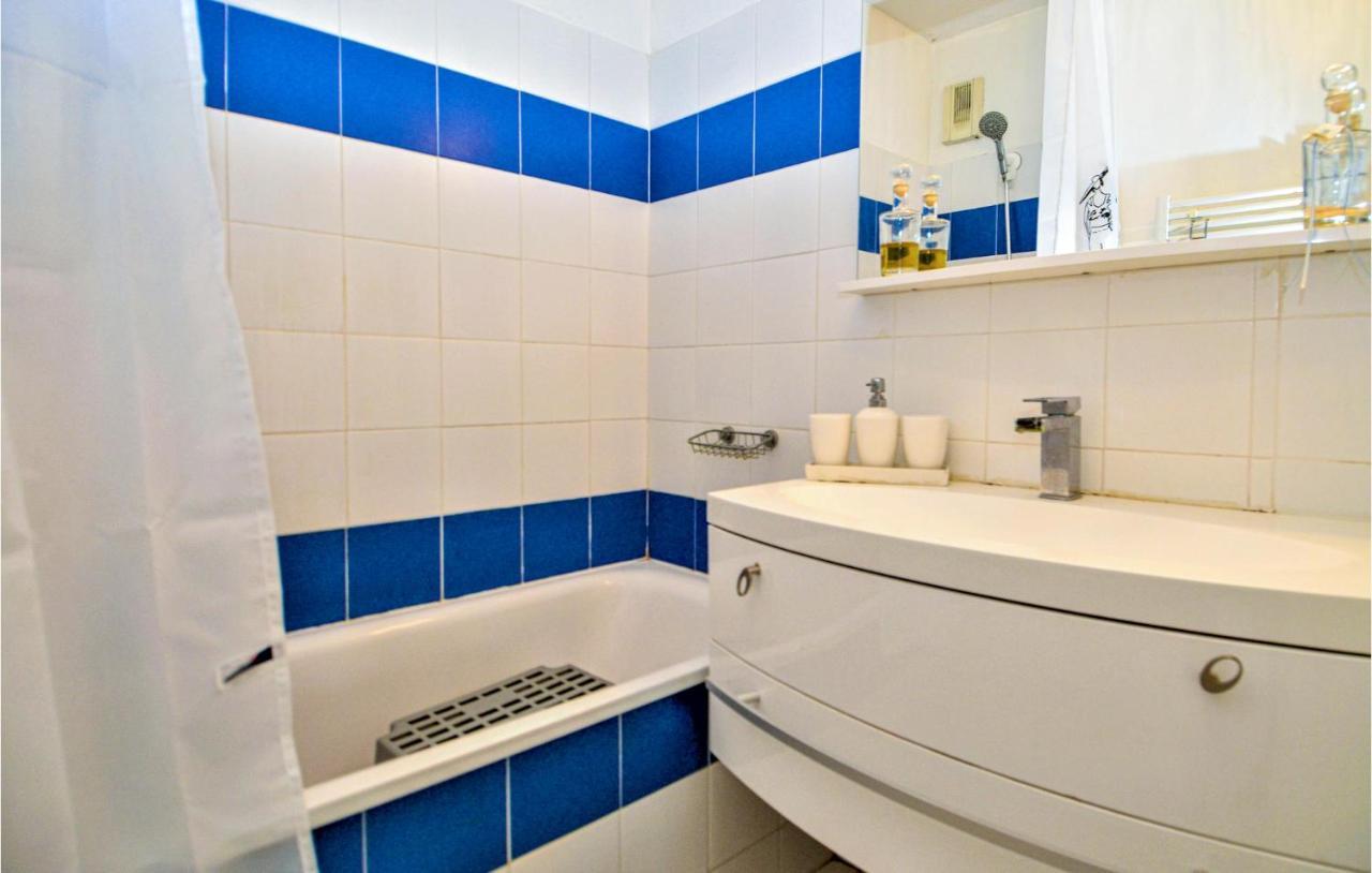 Lovely Apartment In Orange With Kitchen Exterior photo